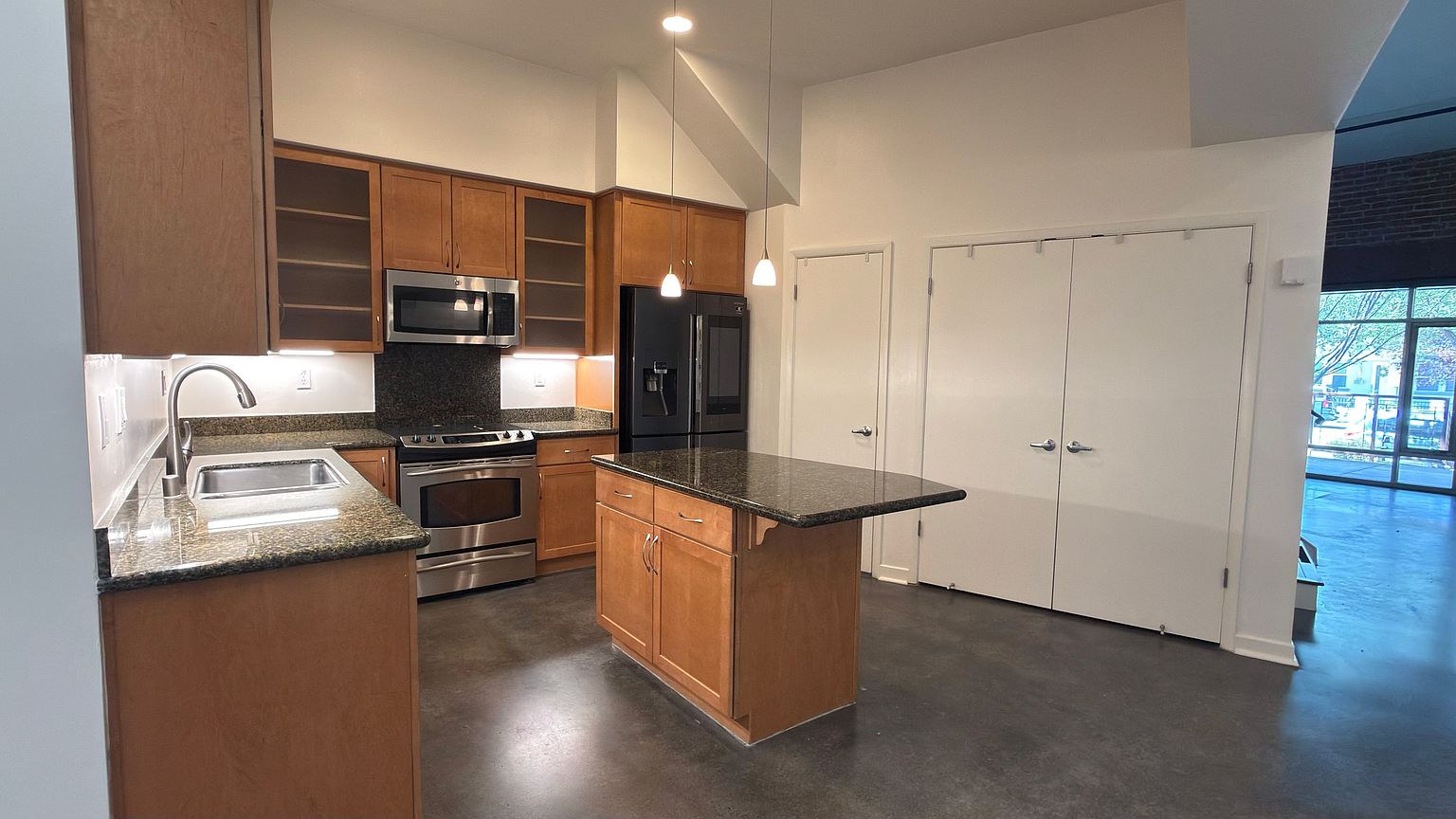 594 Manzana Pl photo 5