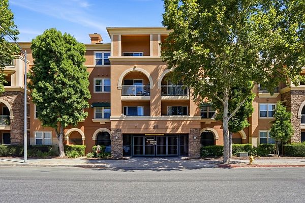 1390 Saddle Rack St photo 2