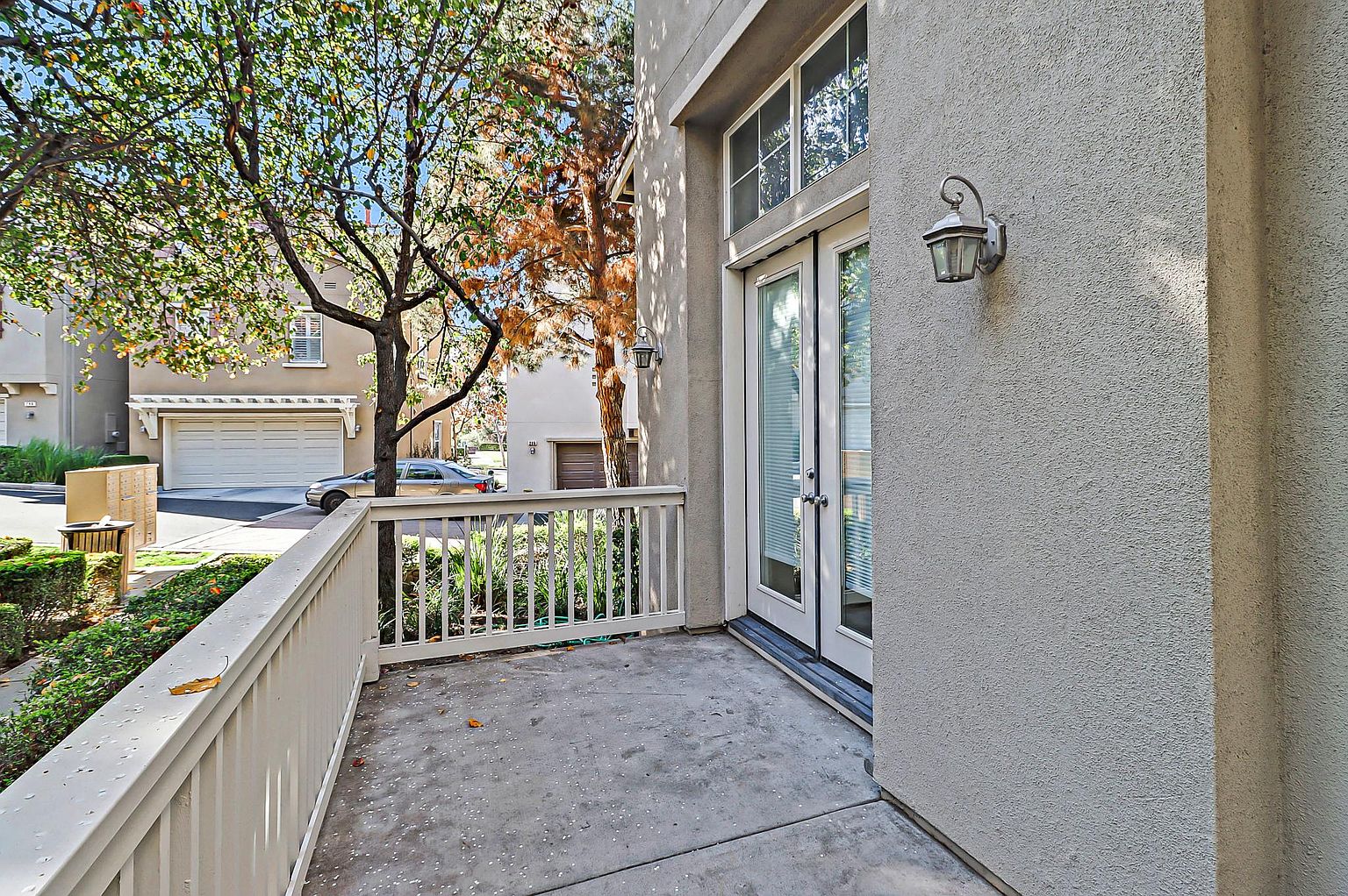 2262 Golden Crest Cmns photo 3