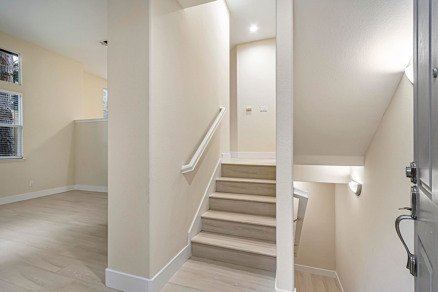 2262 Golden Crest Cmns photo 4