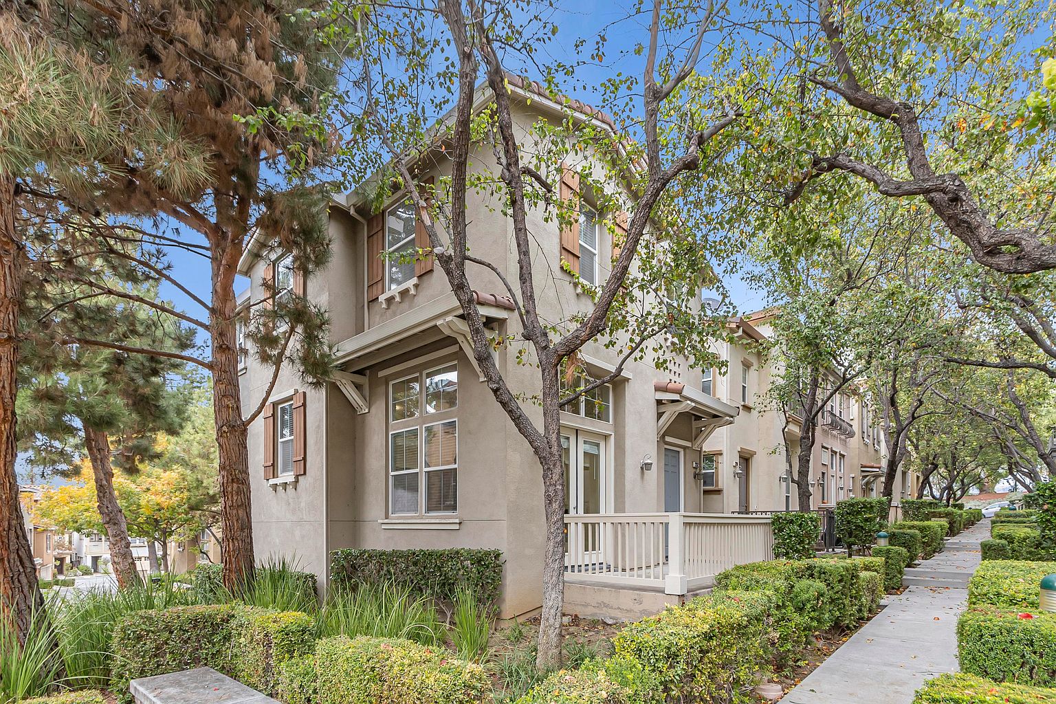 2262 Golden Crest Cmns photo 2
