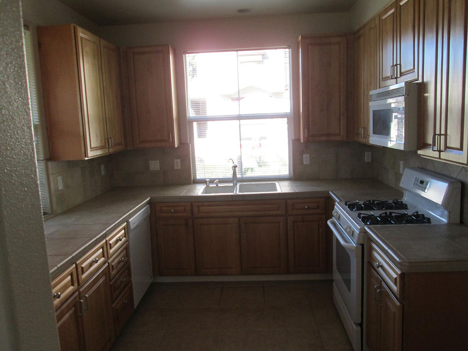 5042 Gelia Way photo 3