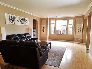 1206 Thornbury Ln photo 2