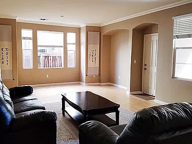 1206 Thornbury Ln photo 3