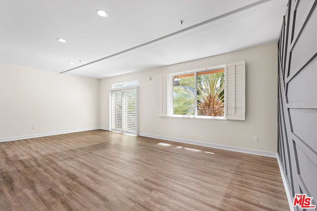 13200 Pacific Promenade photo 2