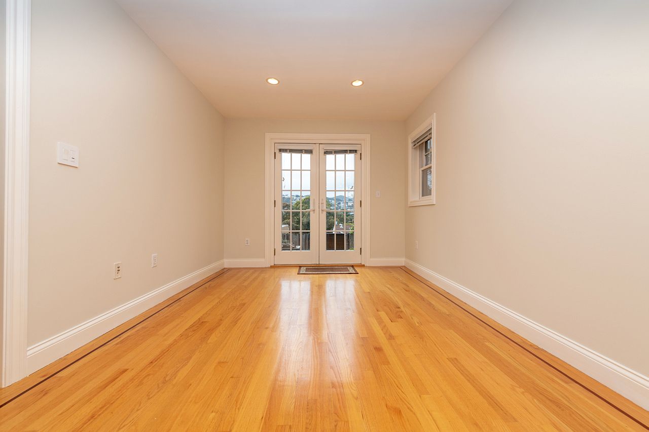 70 Gladys St photo 3