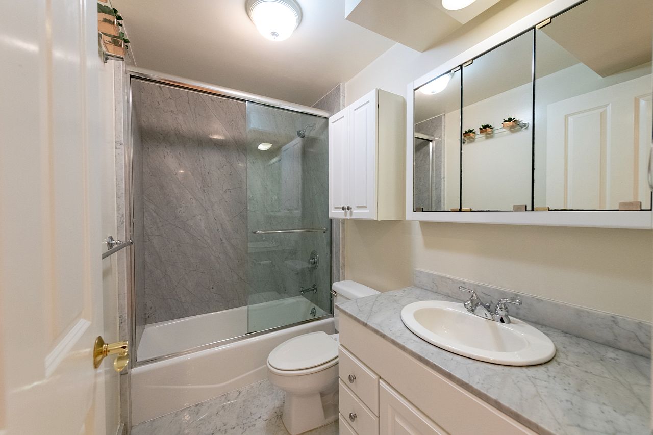 70 Gladys St photo 4