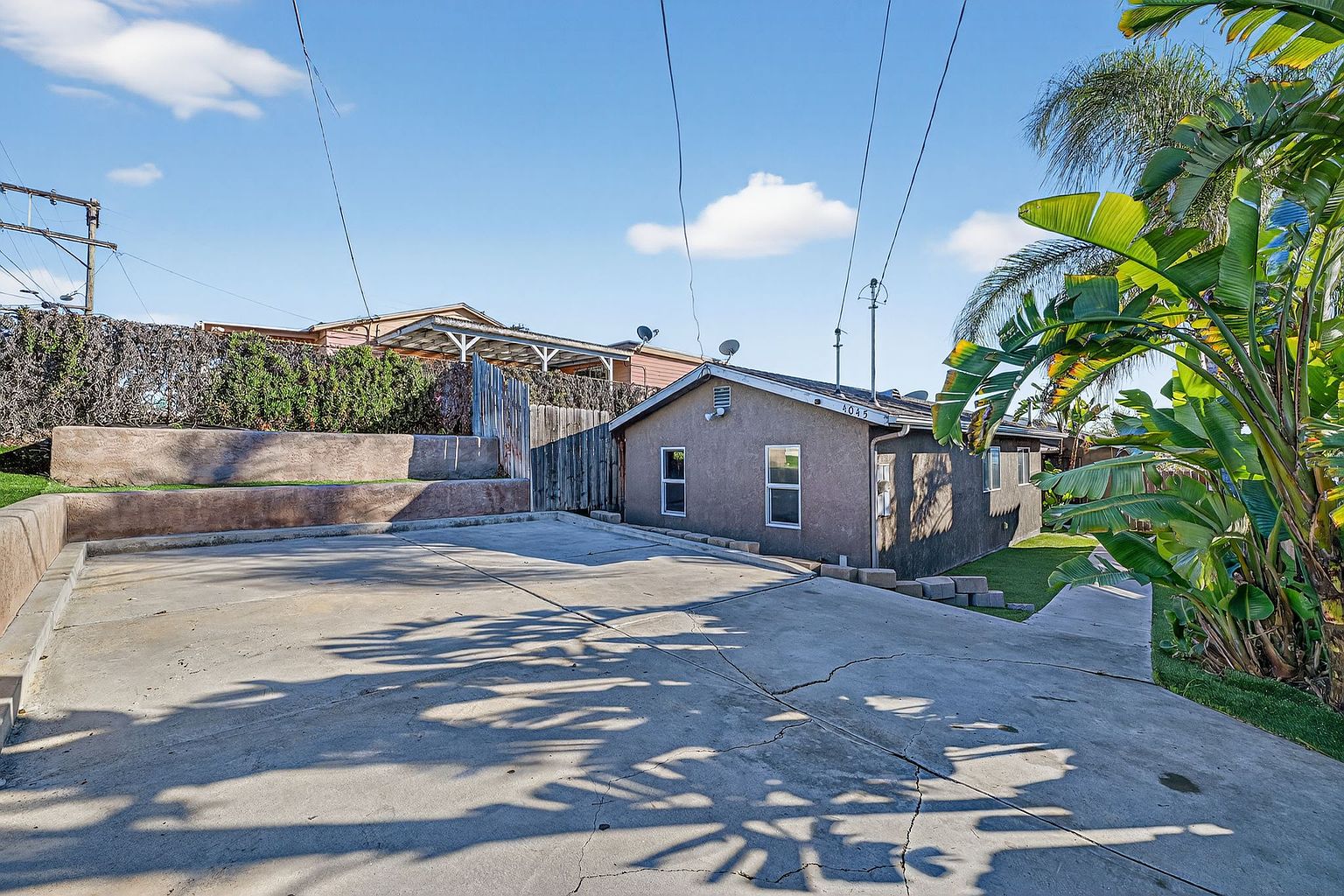 4045 C St photo 3