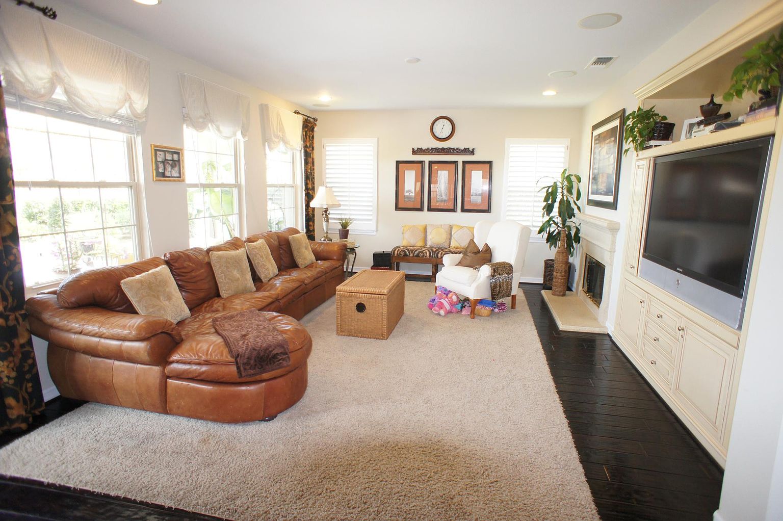 858 Genoa Way photo 3