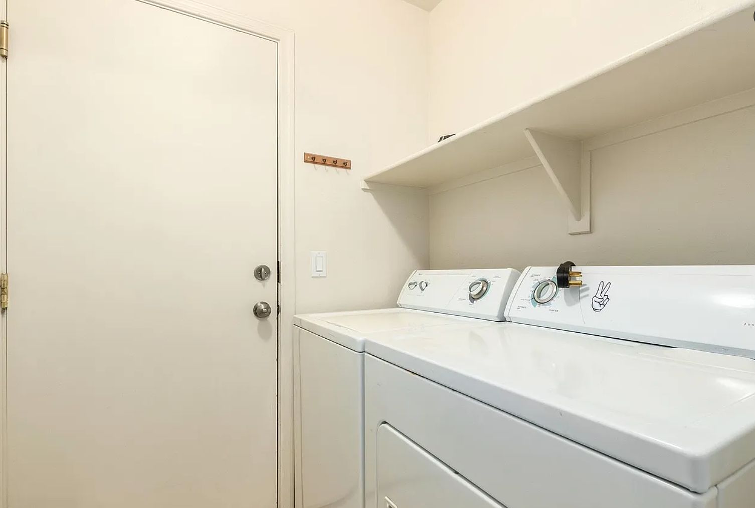 162 W Laurel Ct photo 3