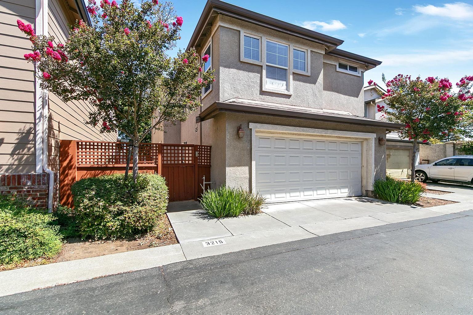 3215 Puffin Cir photo 2