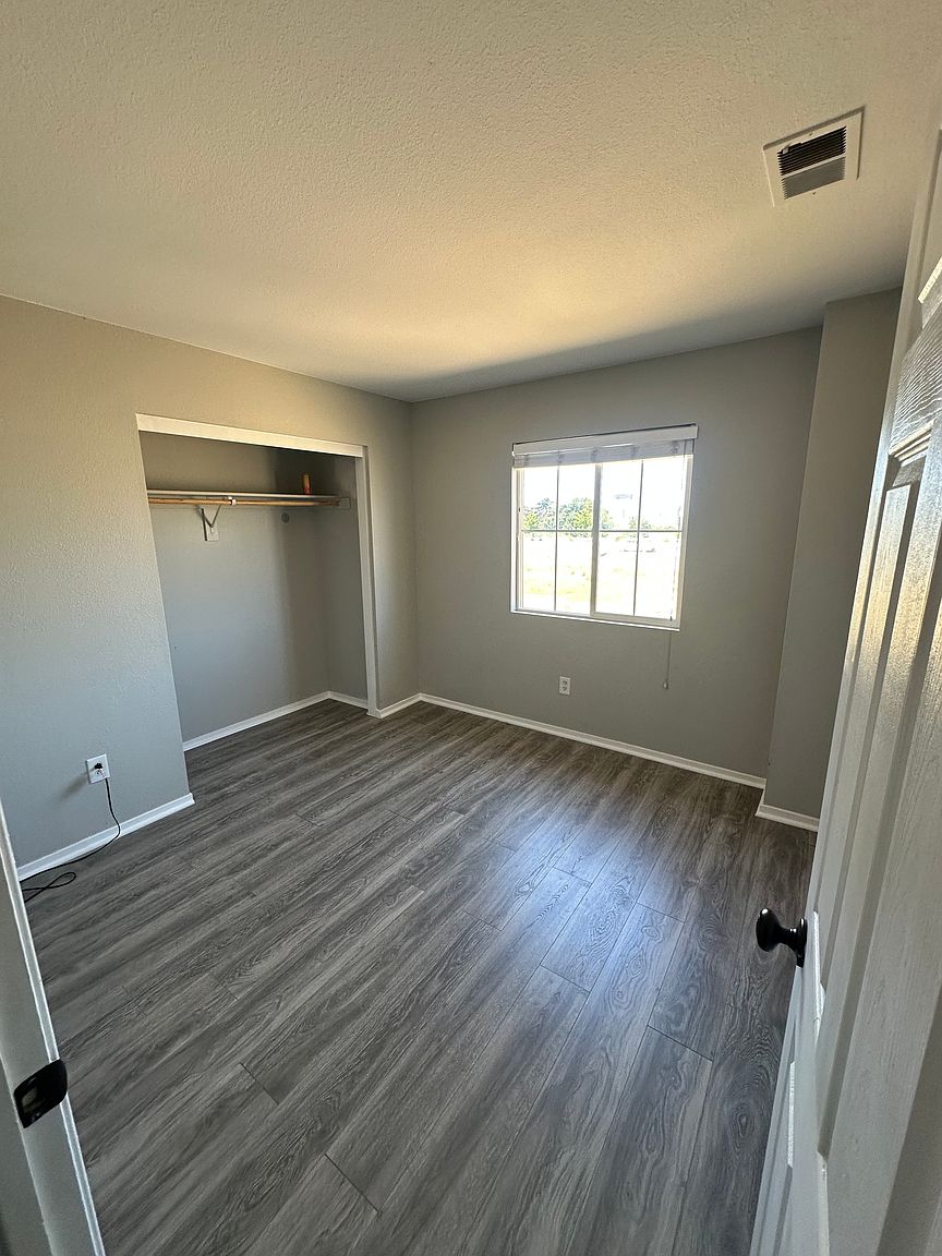 3056 Puffin Cir photo 2