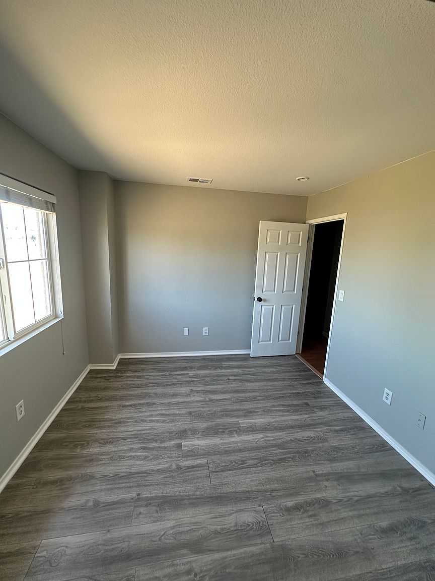3056 Puffin Cir photo 4