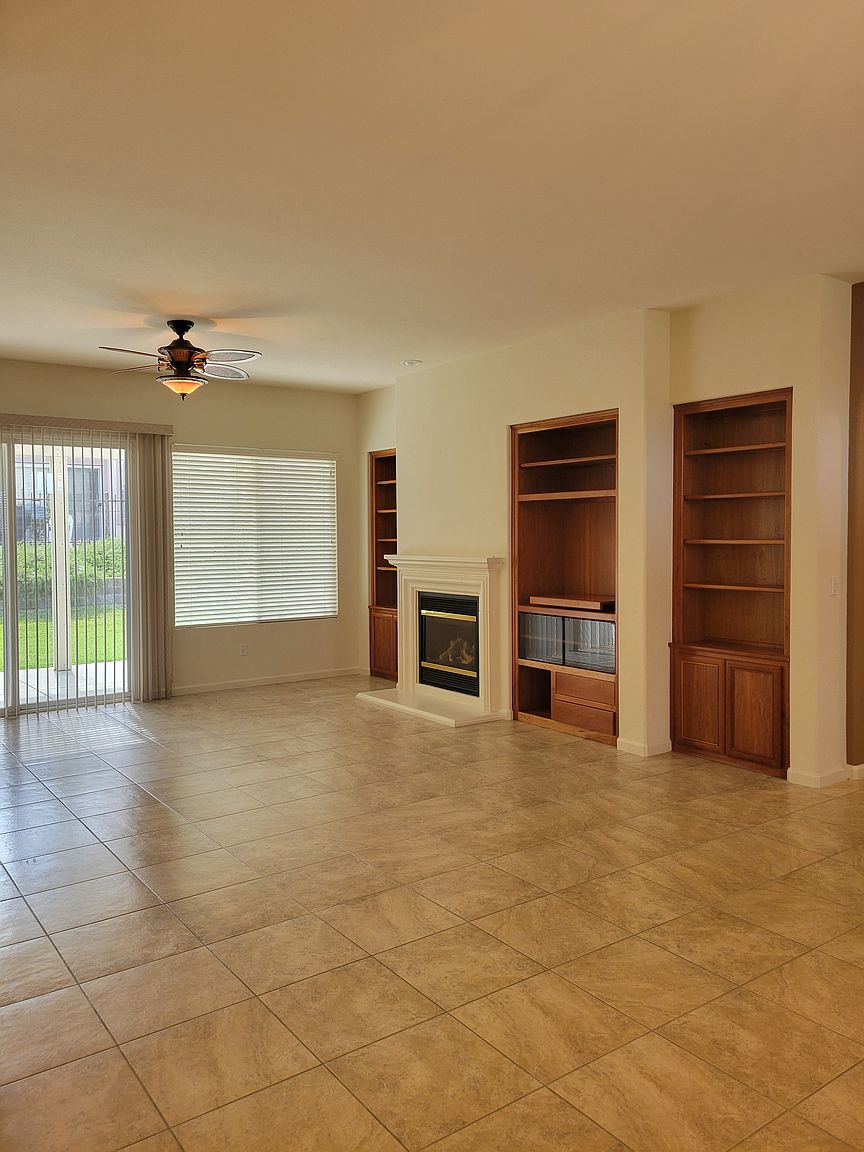 519 Western Hills Dr photo 2