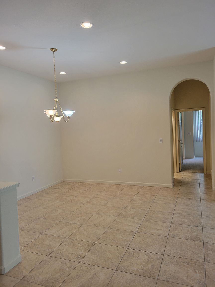 519 Western Hills Dr photo 4