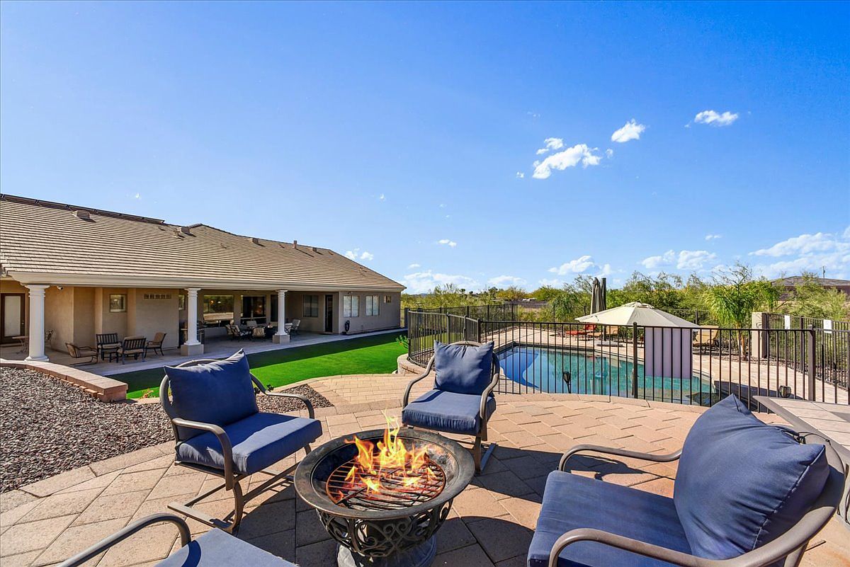 412 E Yearling Rd Phoenix, AZ 85085 photo 2