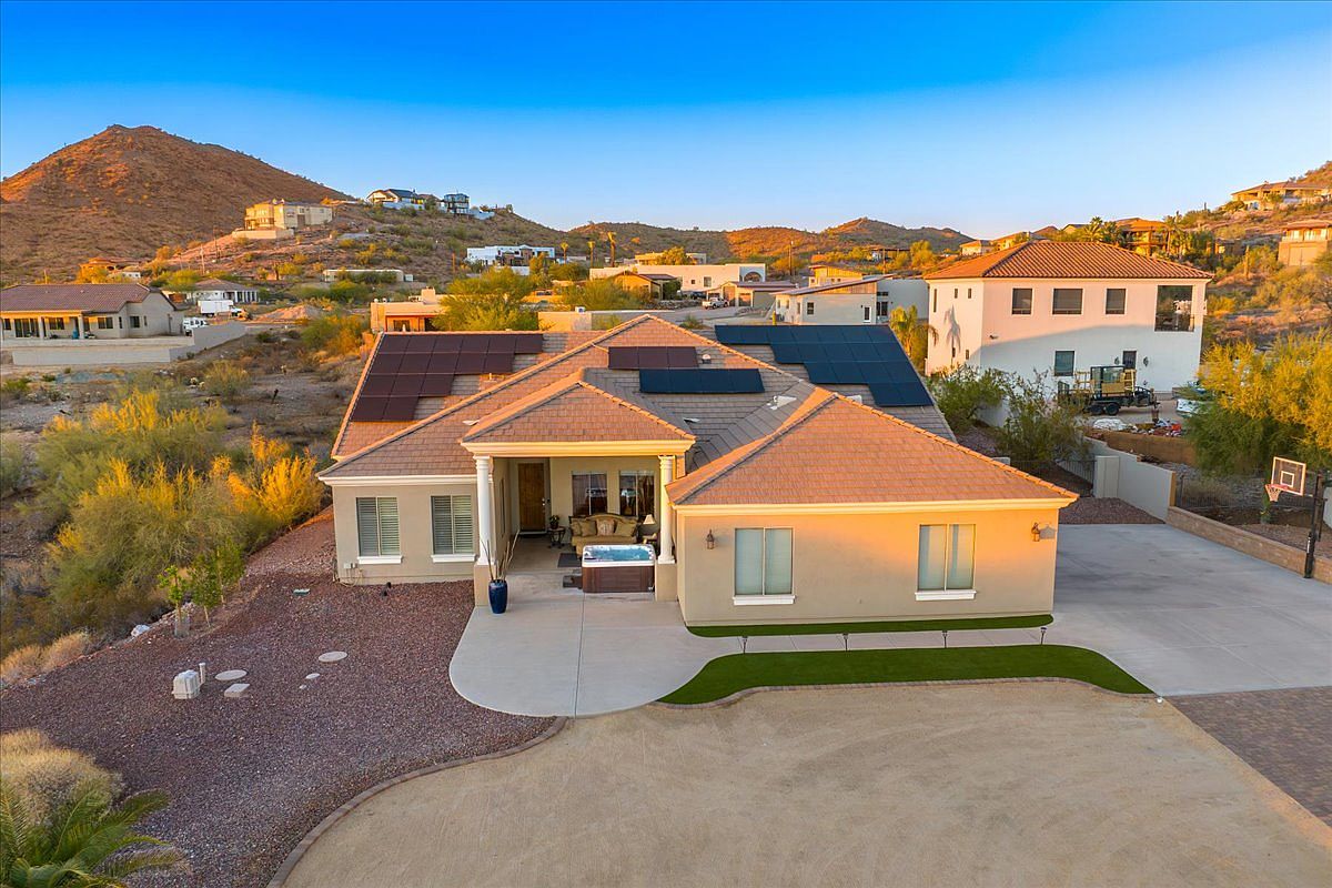 412 E Yearling Rd Phoenix, AZ 85085 photo 3