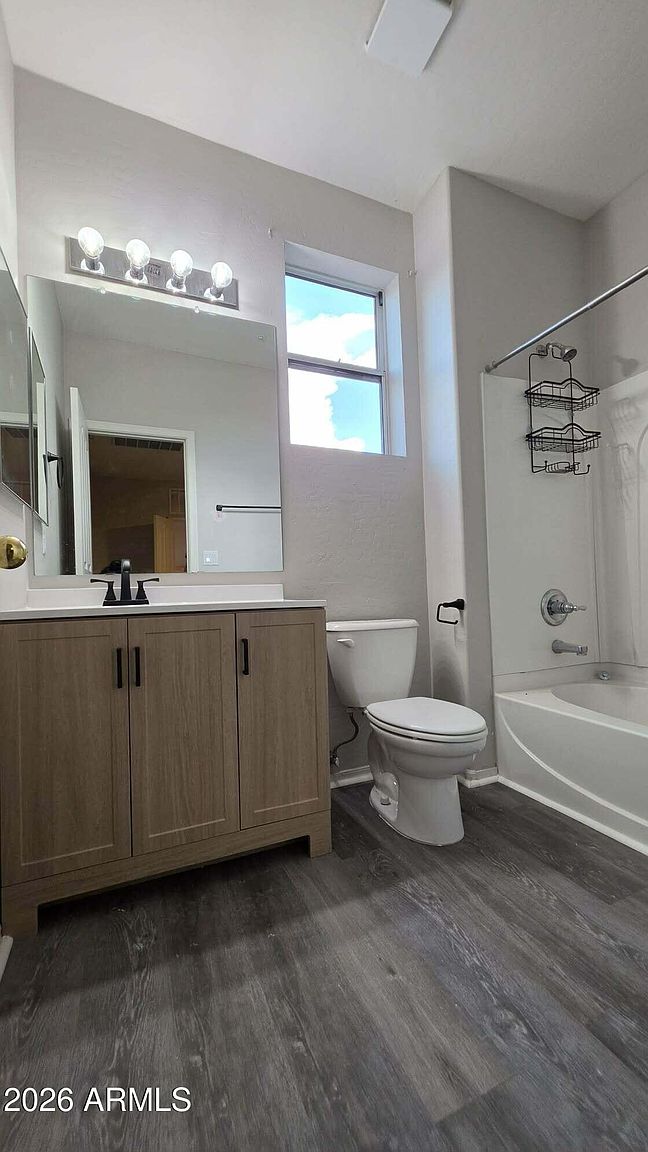 160 W Heather Ct