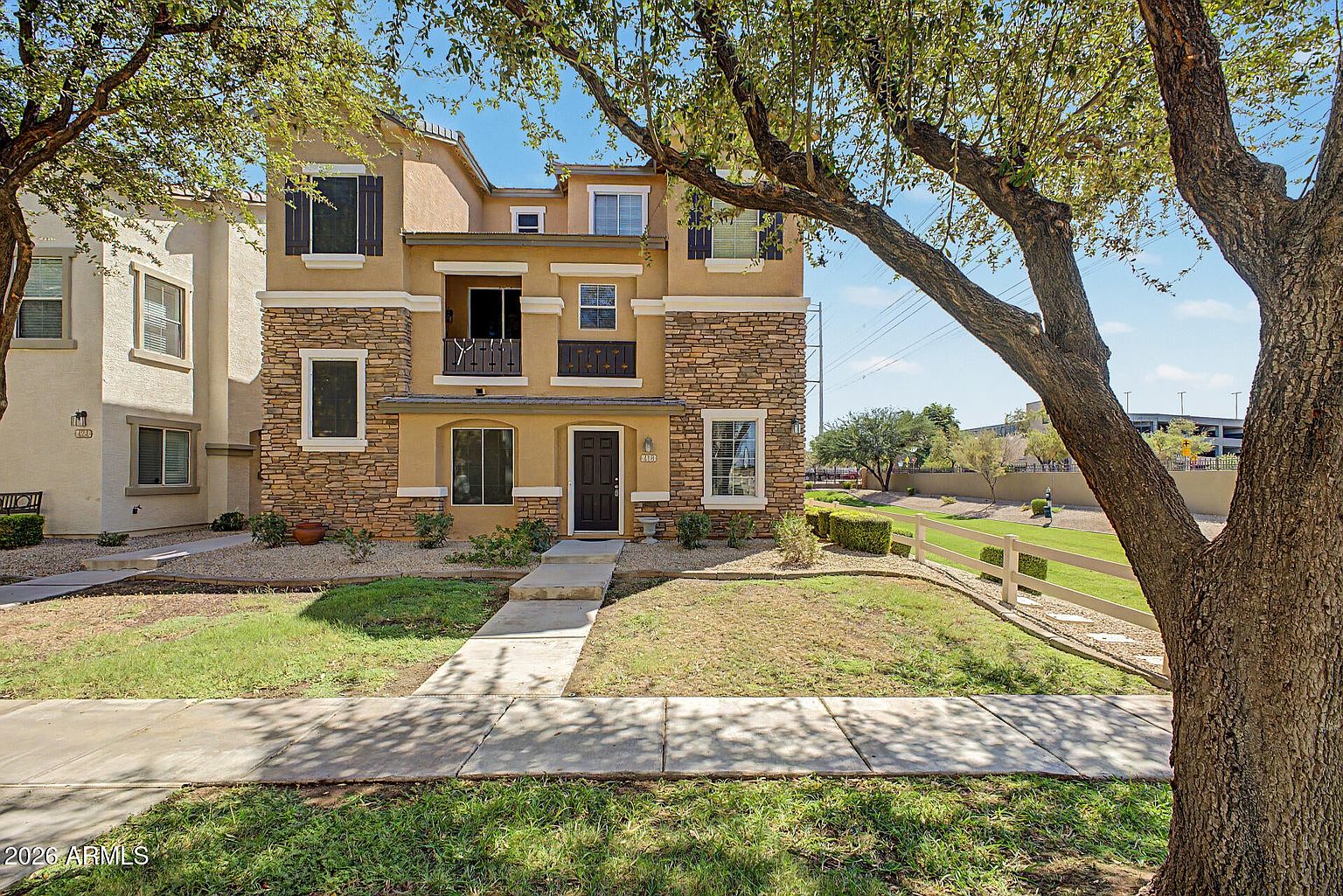 418 N Mahogany Ct