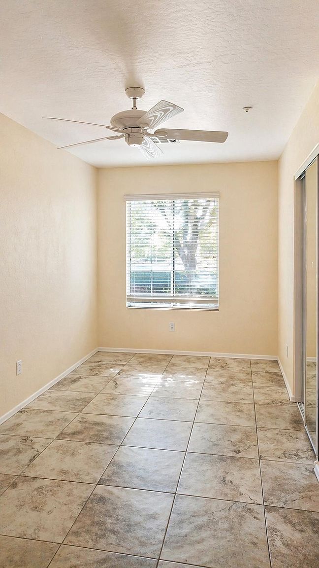 105 W Commerce Ct photo 3