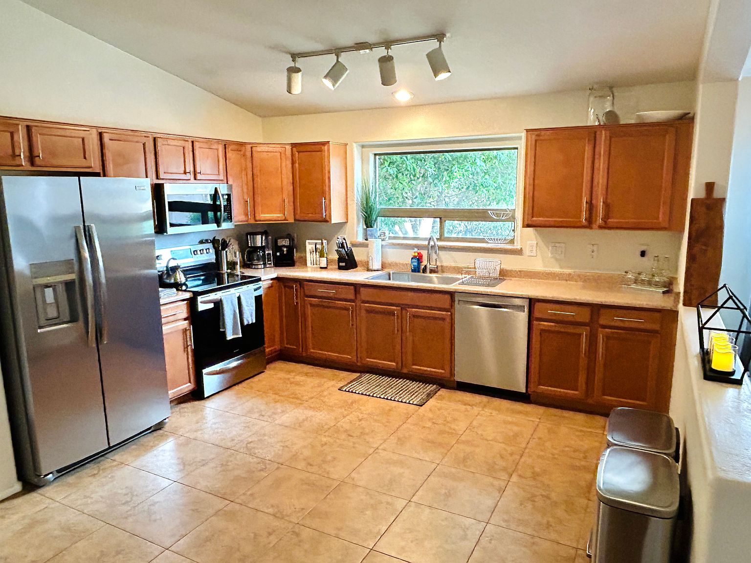 16028 W Meade Ln photo 4
