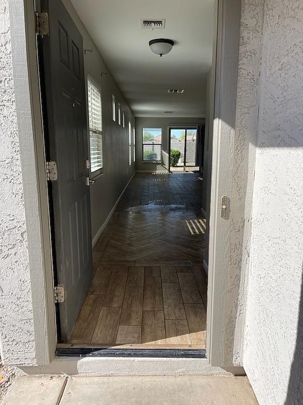 1708 E Christopher St photo 4