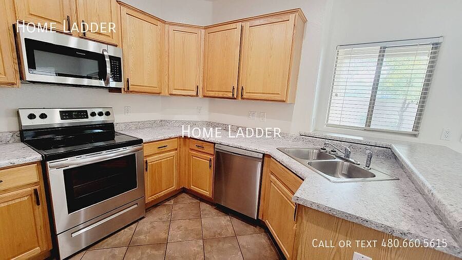 22207 N Gibson Dr Maricopa, AZ 85139 photo 4