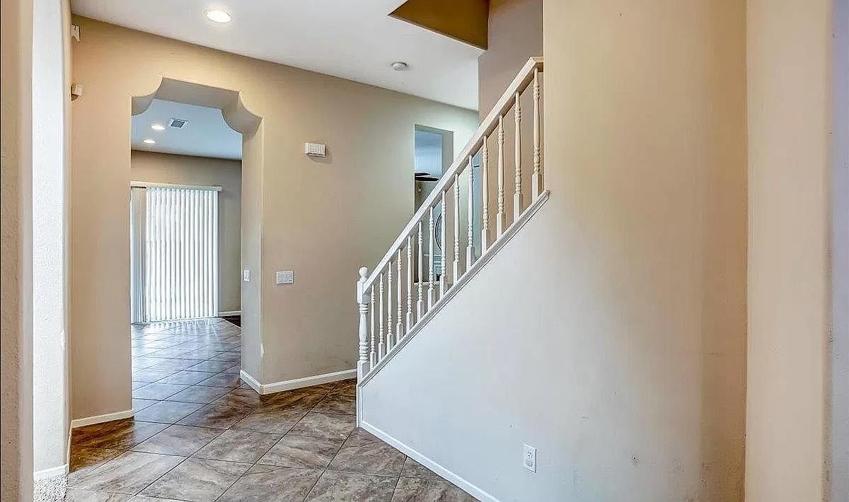 34649 Foxberry Rd photo 2