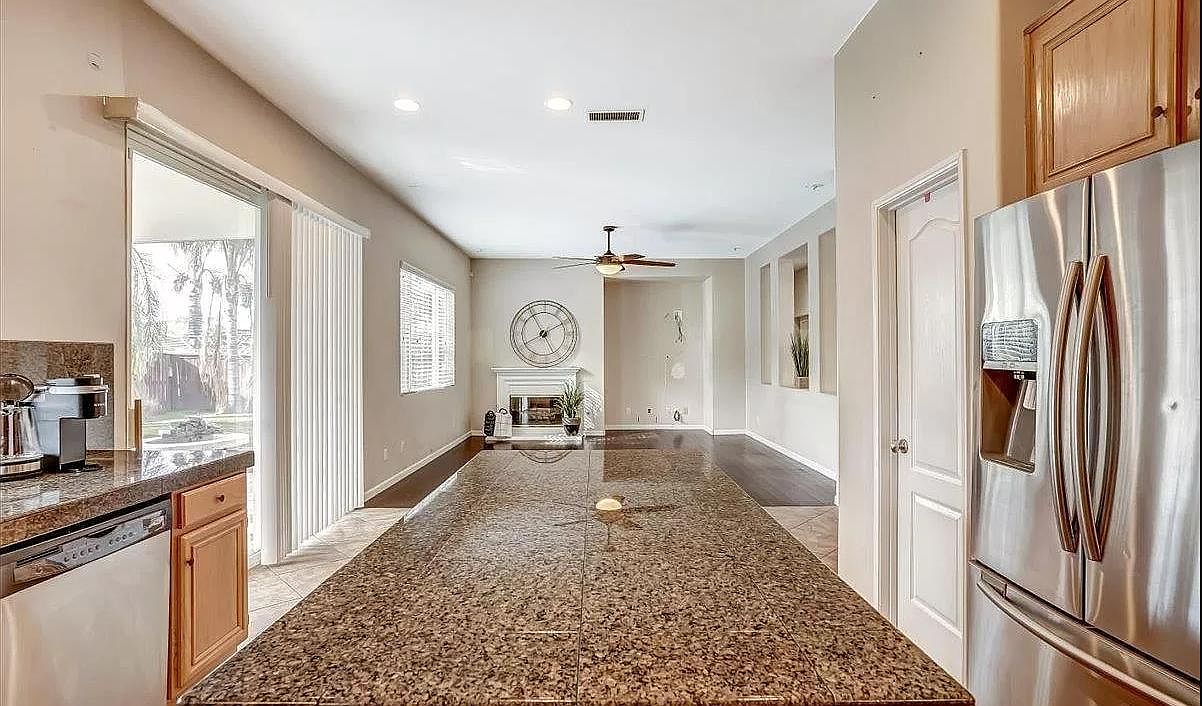 34649 Foxberry Rd photo 5