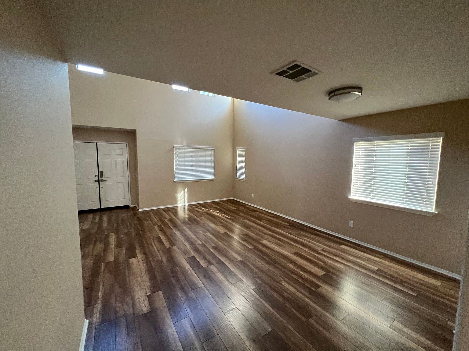 38109 Floricita St photo 4