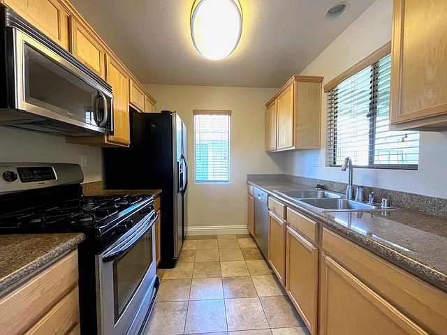 10182 Camino Ruiz photo 2