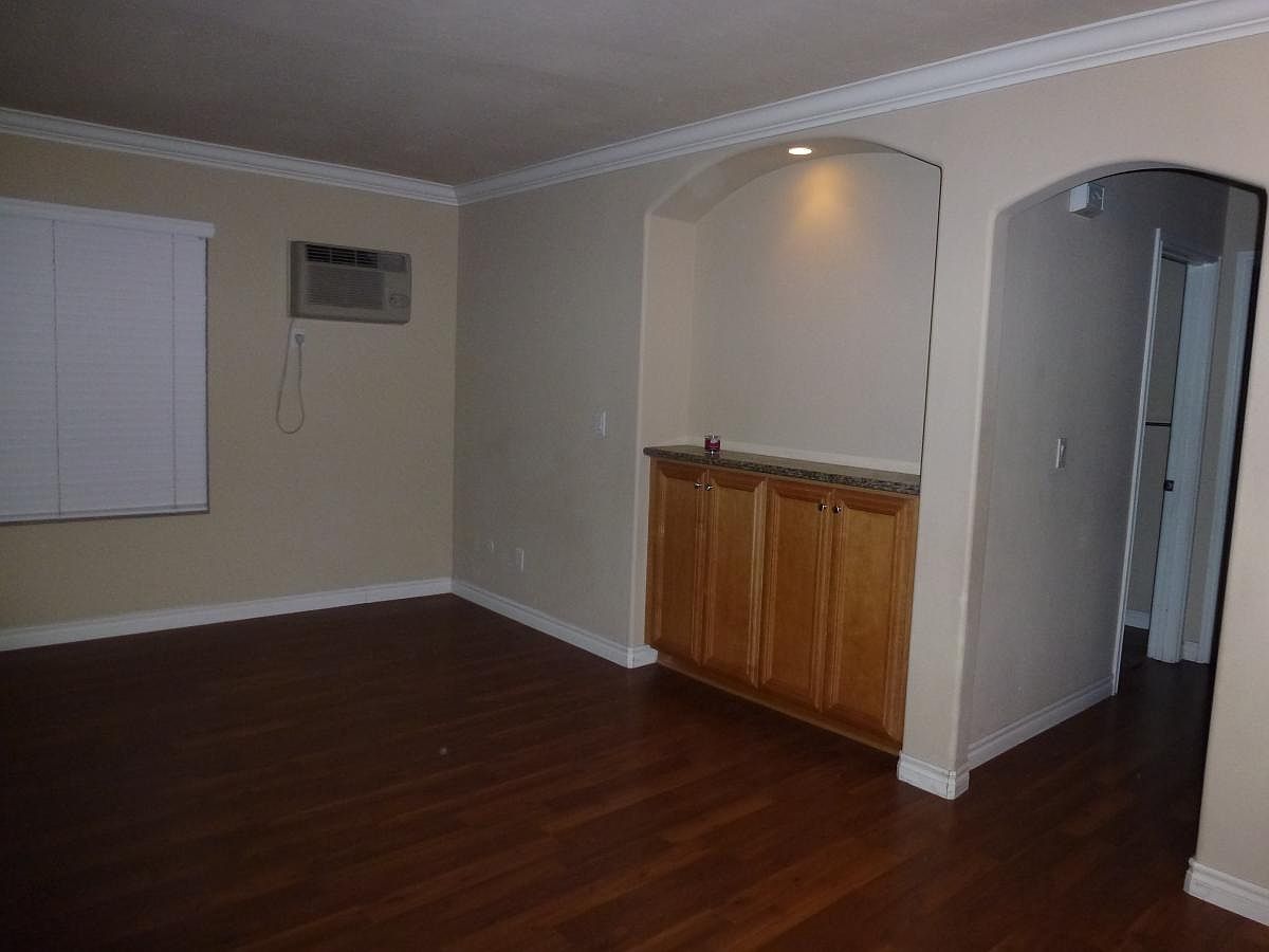 4849 Williamsburg Ln photo 4