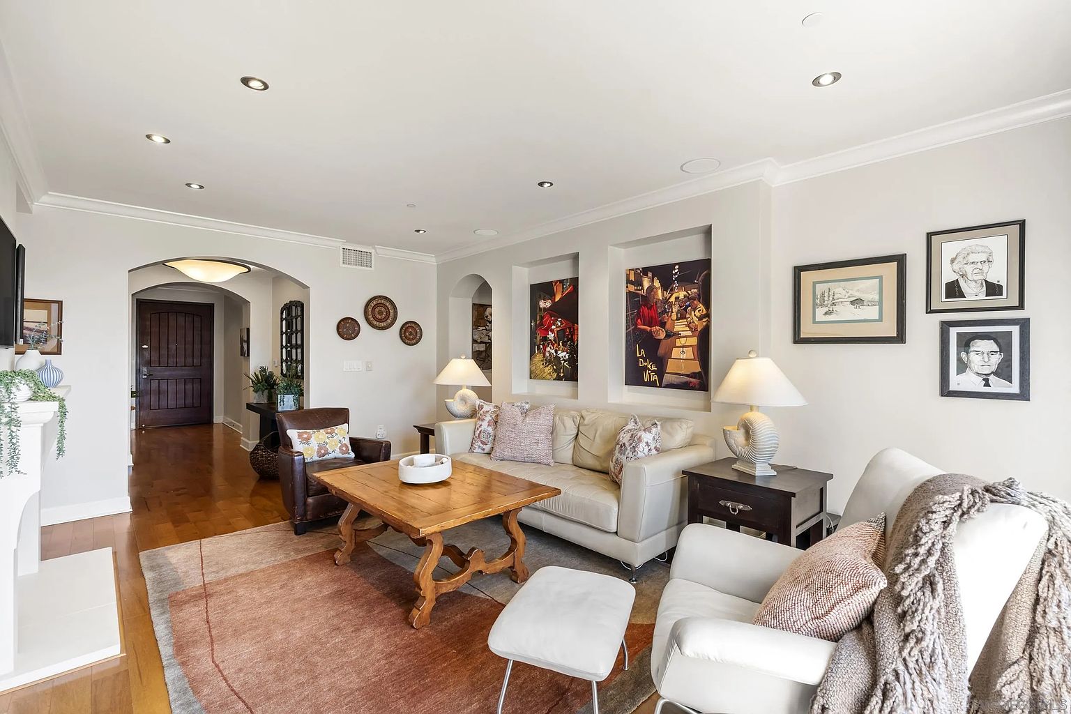 1010 Genter St photo 3