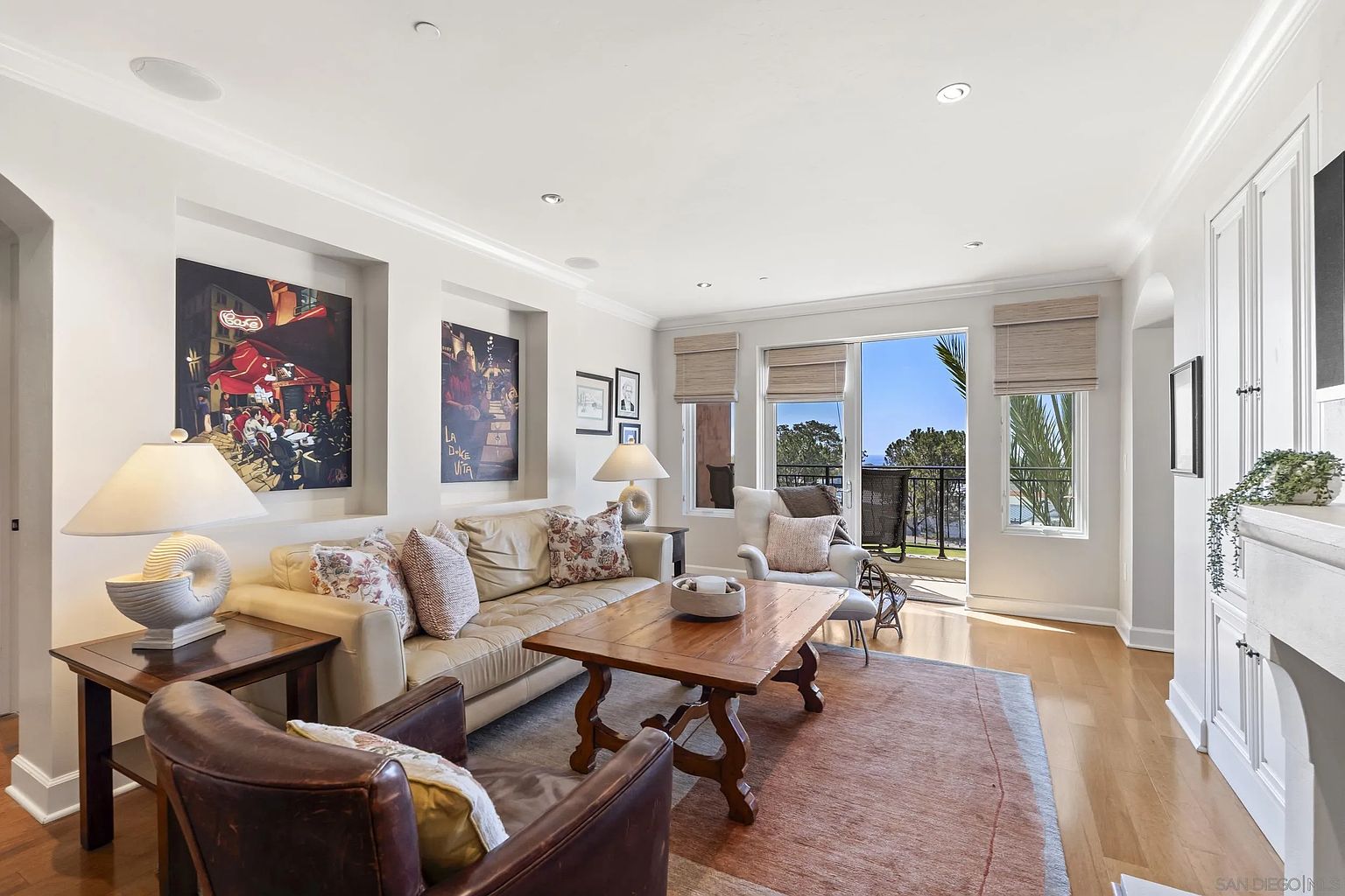1010 Genter St photo 2