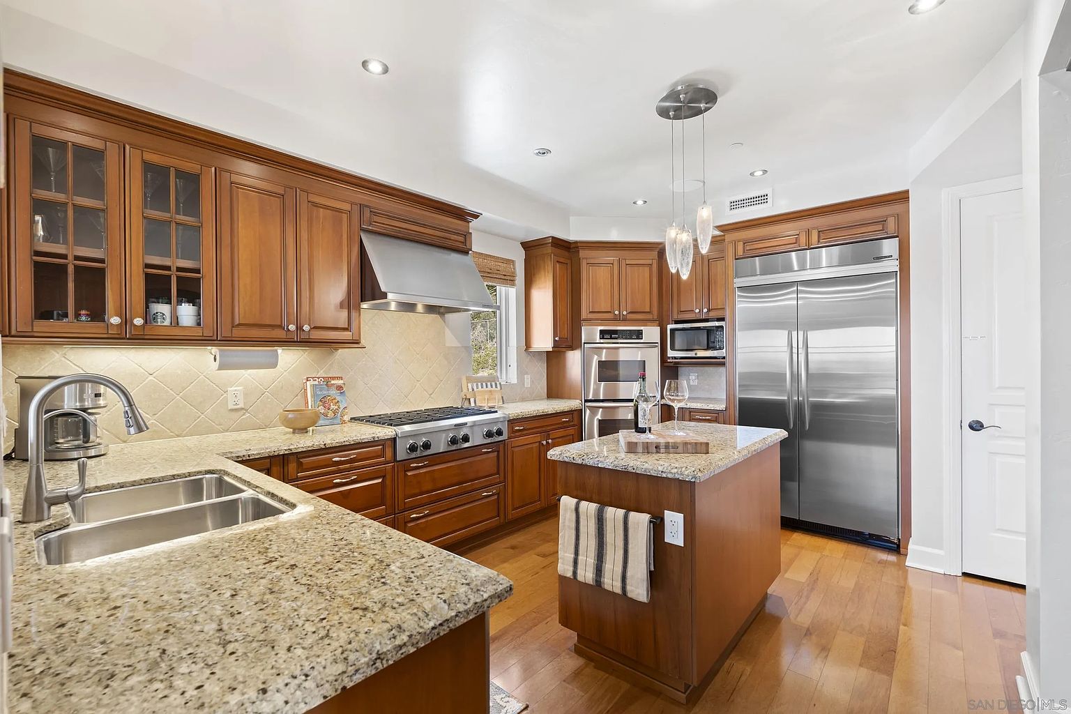 1010 Genter St photo 5
