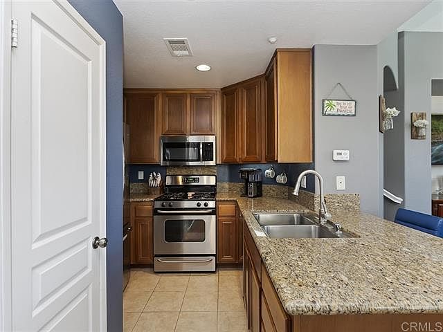 587 Almond Rd photo 3