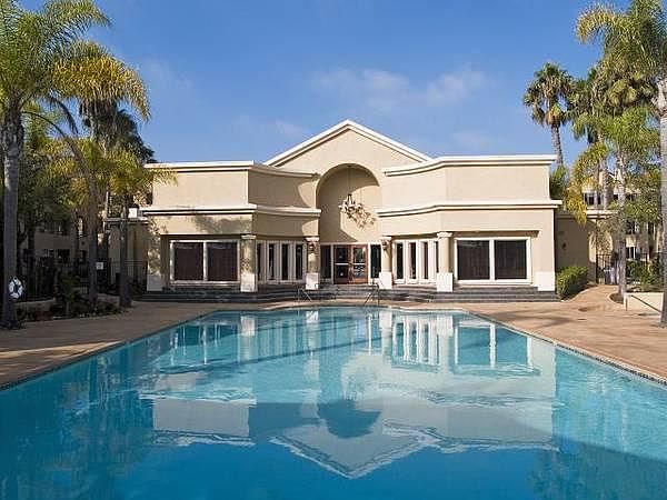 3927 Nobel Dr San Diego, CA 92122 photo 2