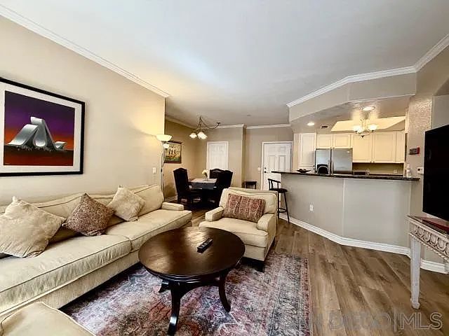 9255 Regents Rd photo 4