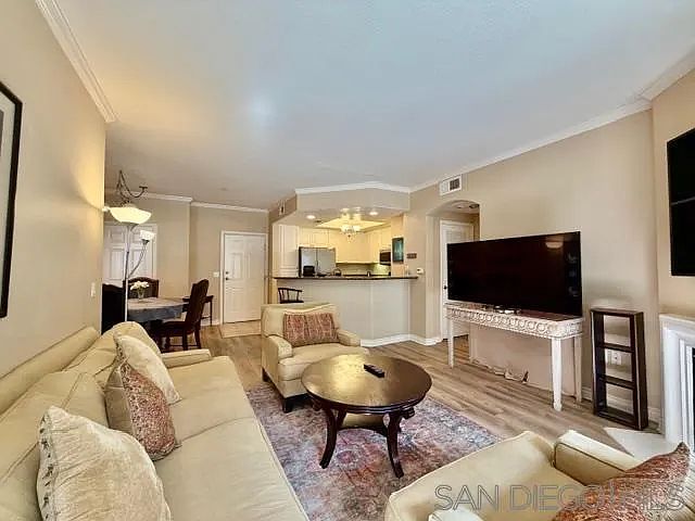 9255 Regents Rd photo 3