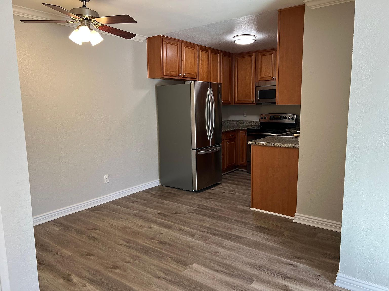 3615 Ash St photo 4