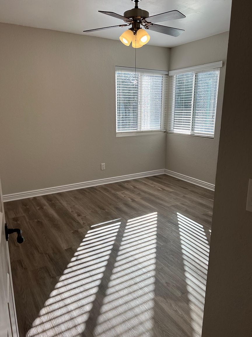 3615 Ash St photo 5