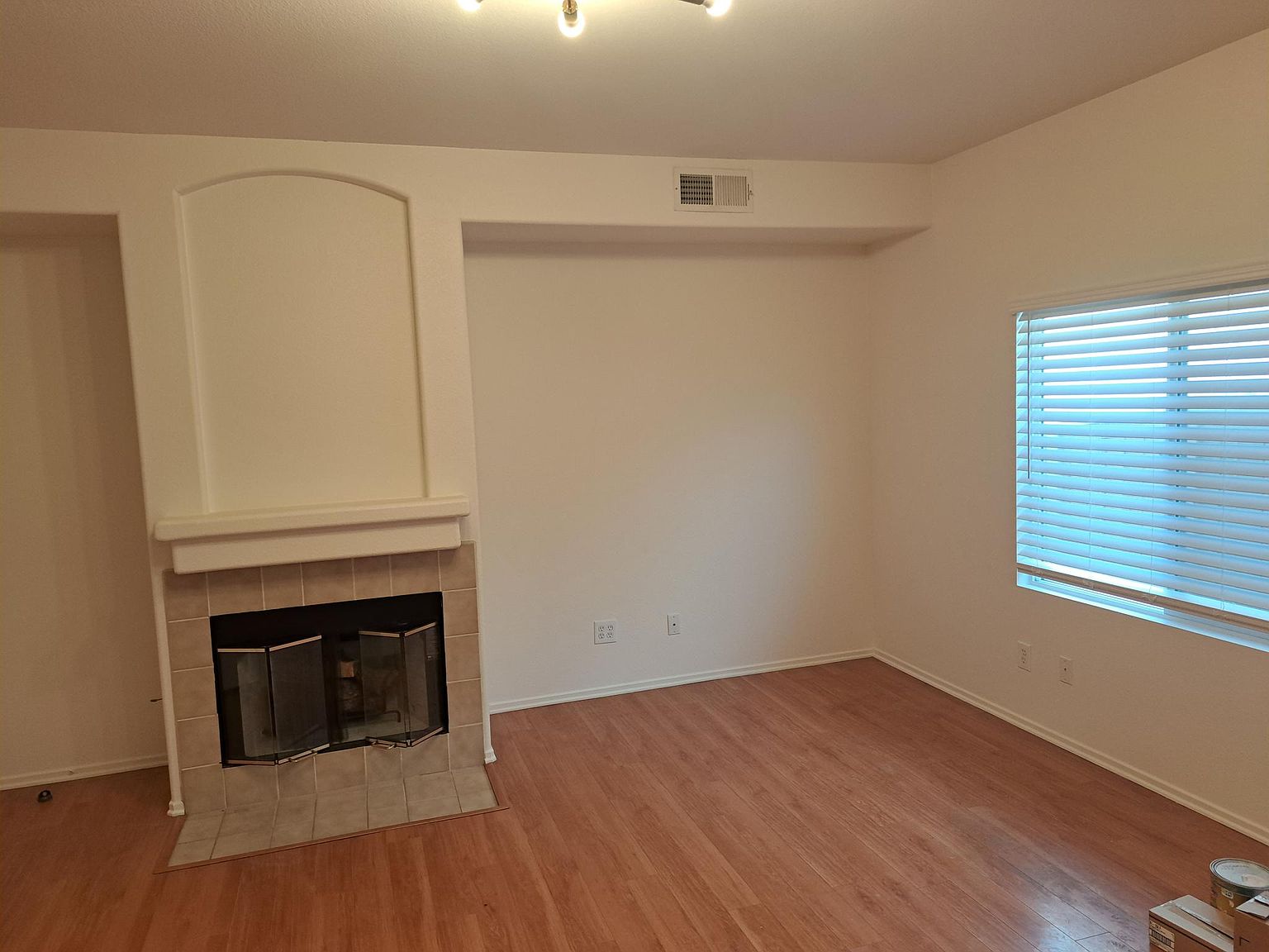 1420 Burgundy Dr photo 4