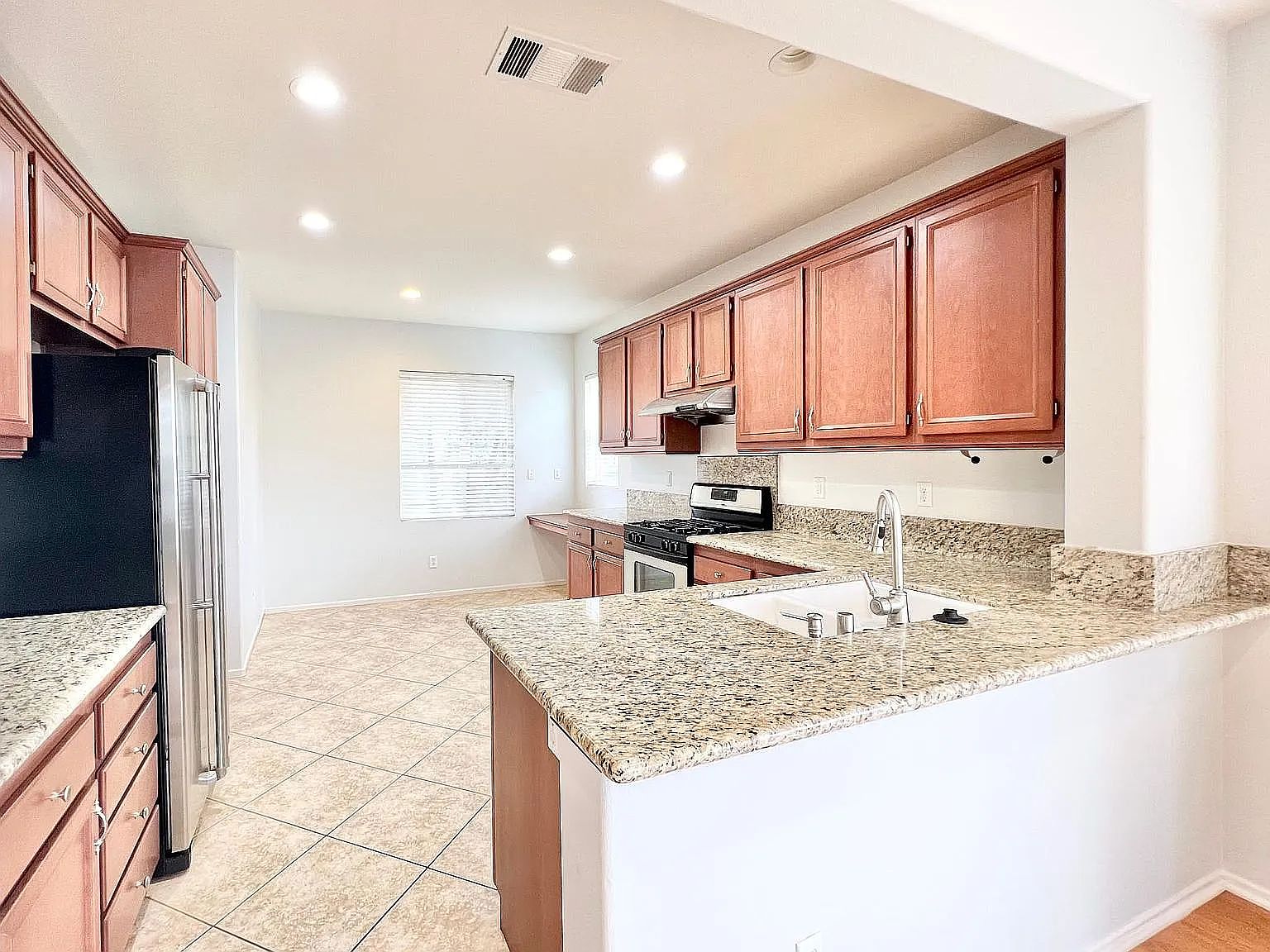 16864 Saintsbury Gln photo 4