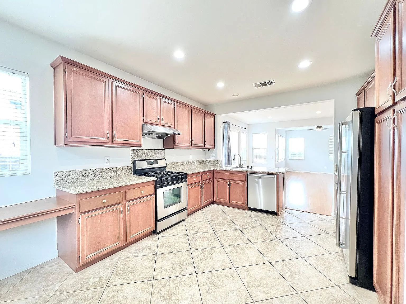 16864 Saintsbury Gln photo 2