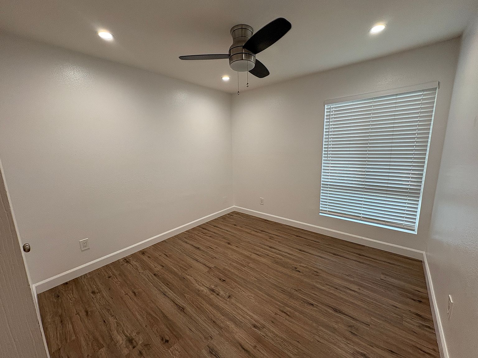 2550 White Oak Pl photo 2