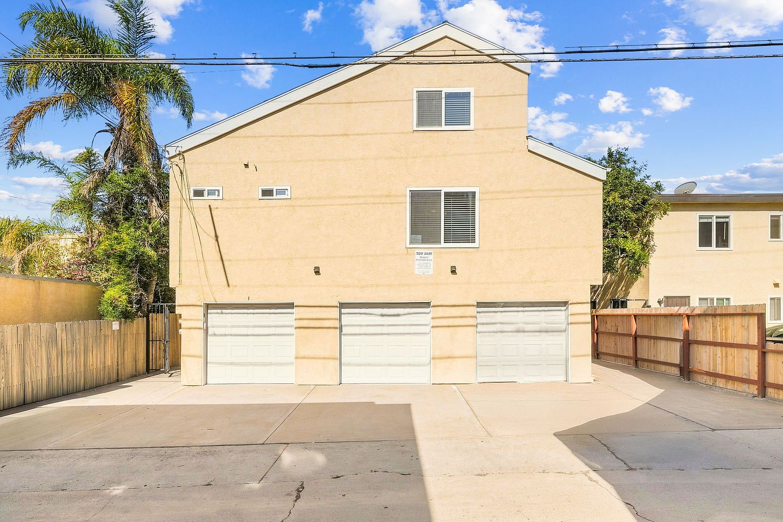 3843 Riviera Dr photo 2