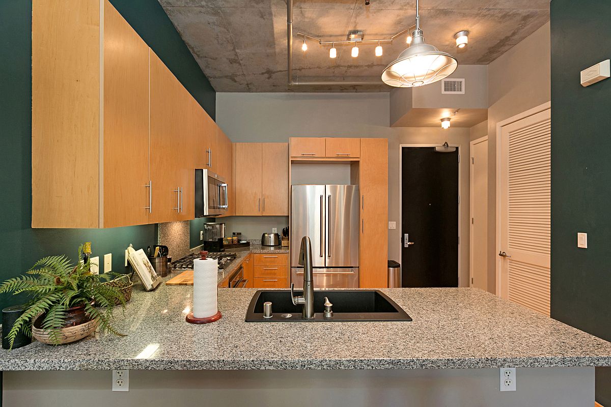 527 10th Ave photo 3