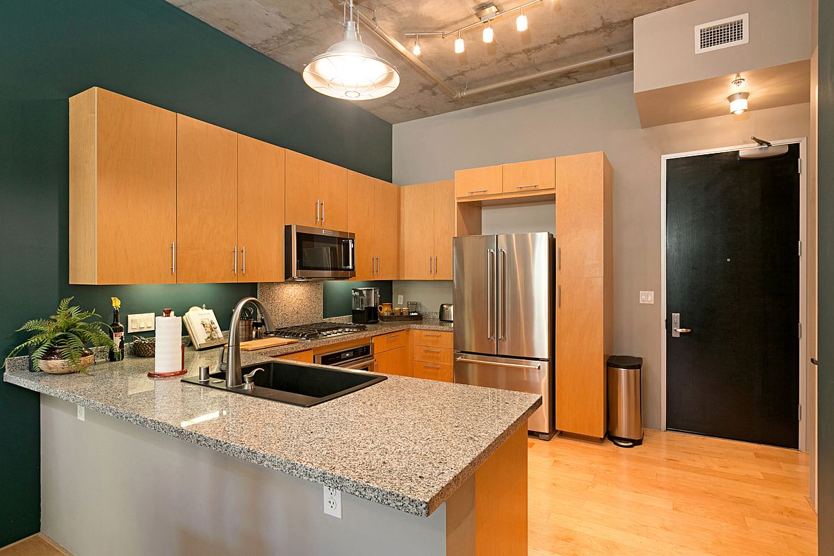 527 10th Ave photo 4