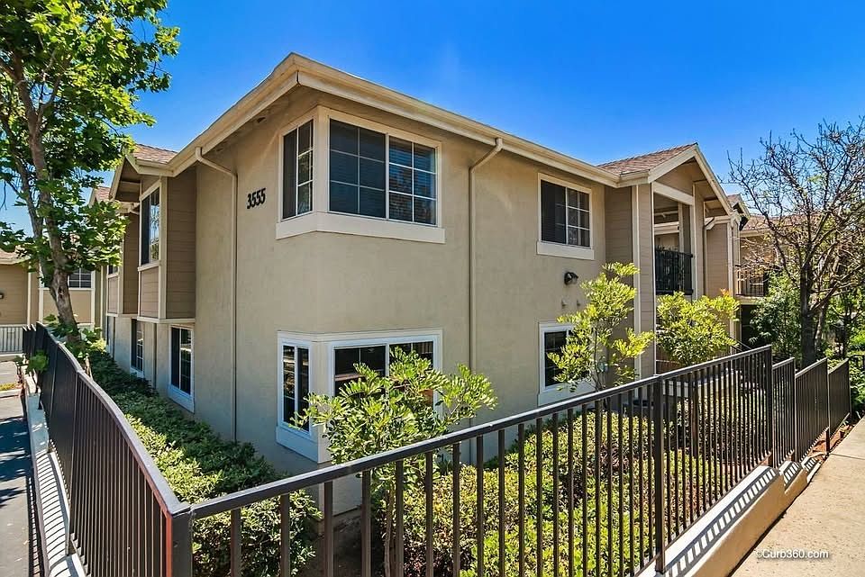 3555 Grove St photo 2