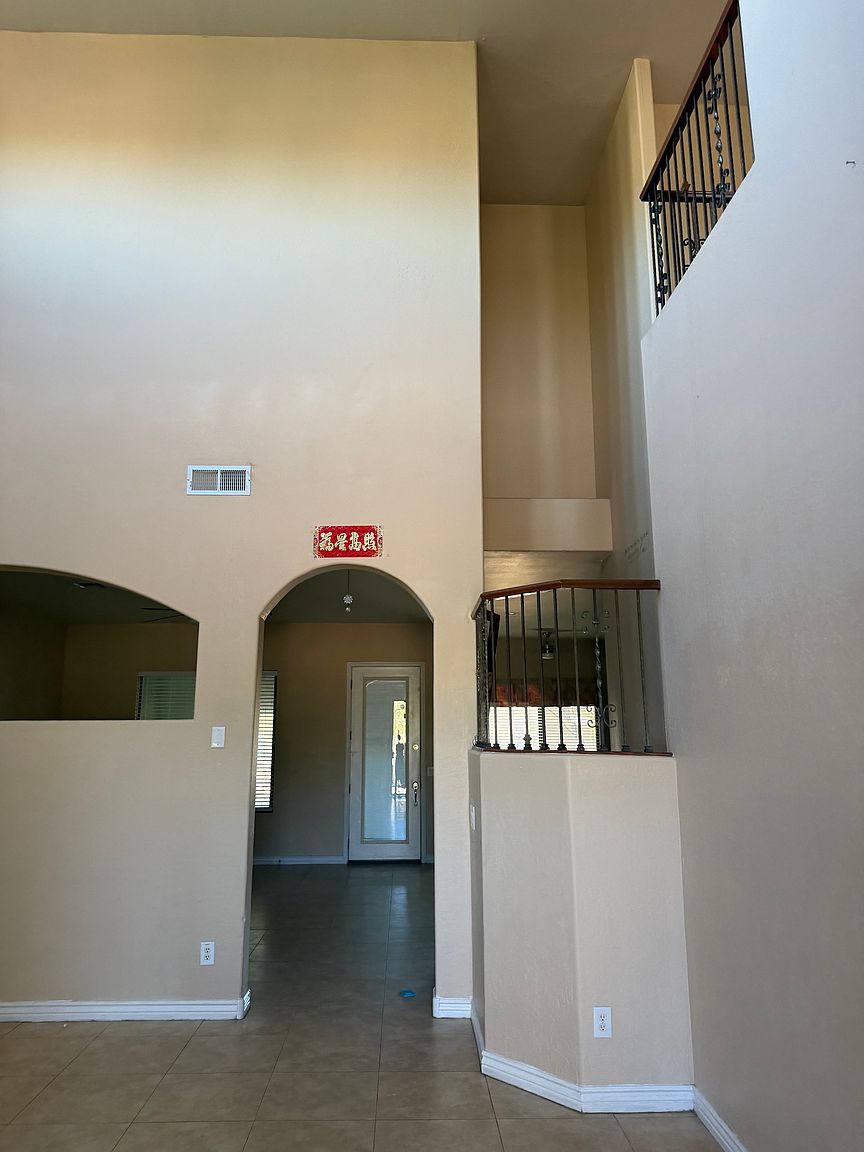 1113 W Fremont Rd photo 2